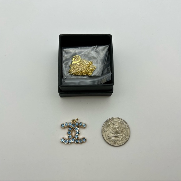 Chanel Charm / Zipper Pull with Blue Rhinestones, Gold - Picture 4 of 4